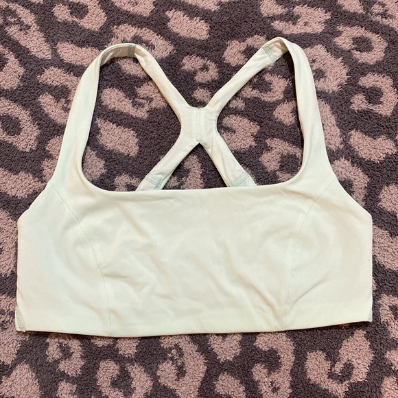 Lululemon SmoothCover Yoga Bra *Light Support B/C Cup - Picture 2 of 7